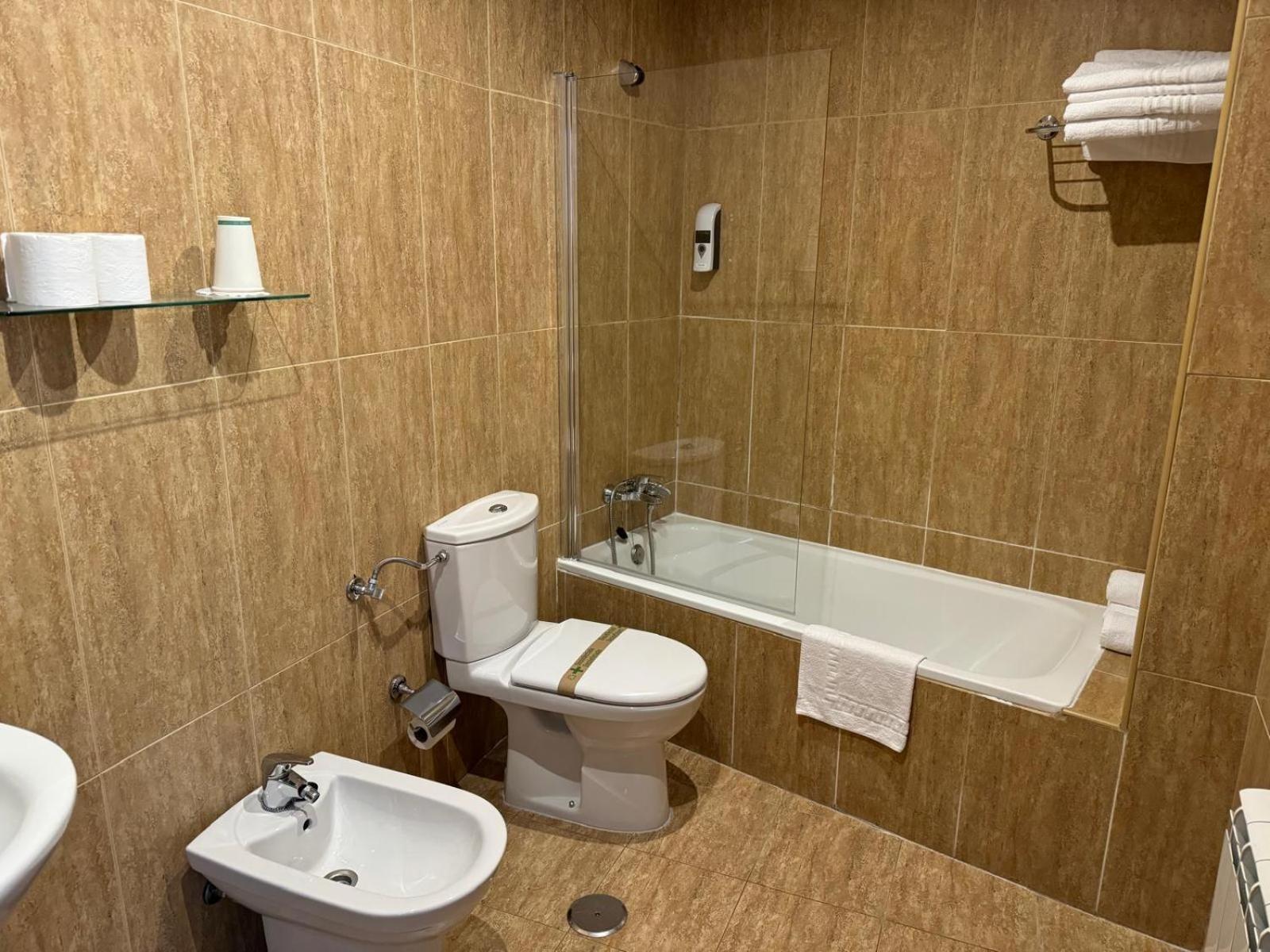 Hospedium Hotel La Fuente Канделарио Екстериор снимка